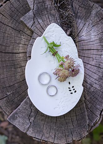 White Porcelain Decorative Leaf Ring Plate