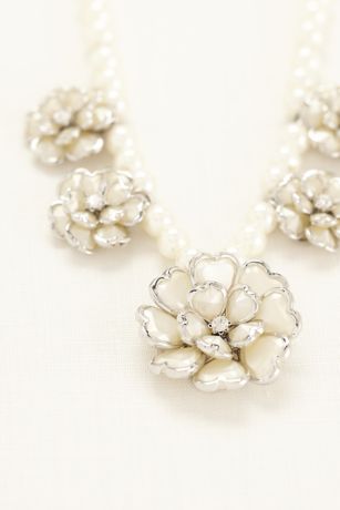 3D Flower Pearl Necklace