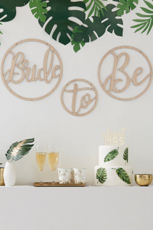 Wooden Bride To Be Hoop Set