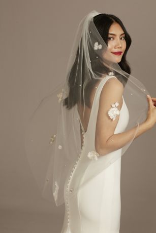 3D Scattered Floral and Pearl Fingertip Veil